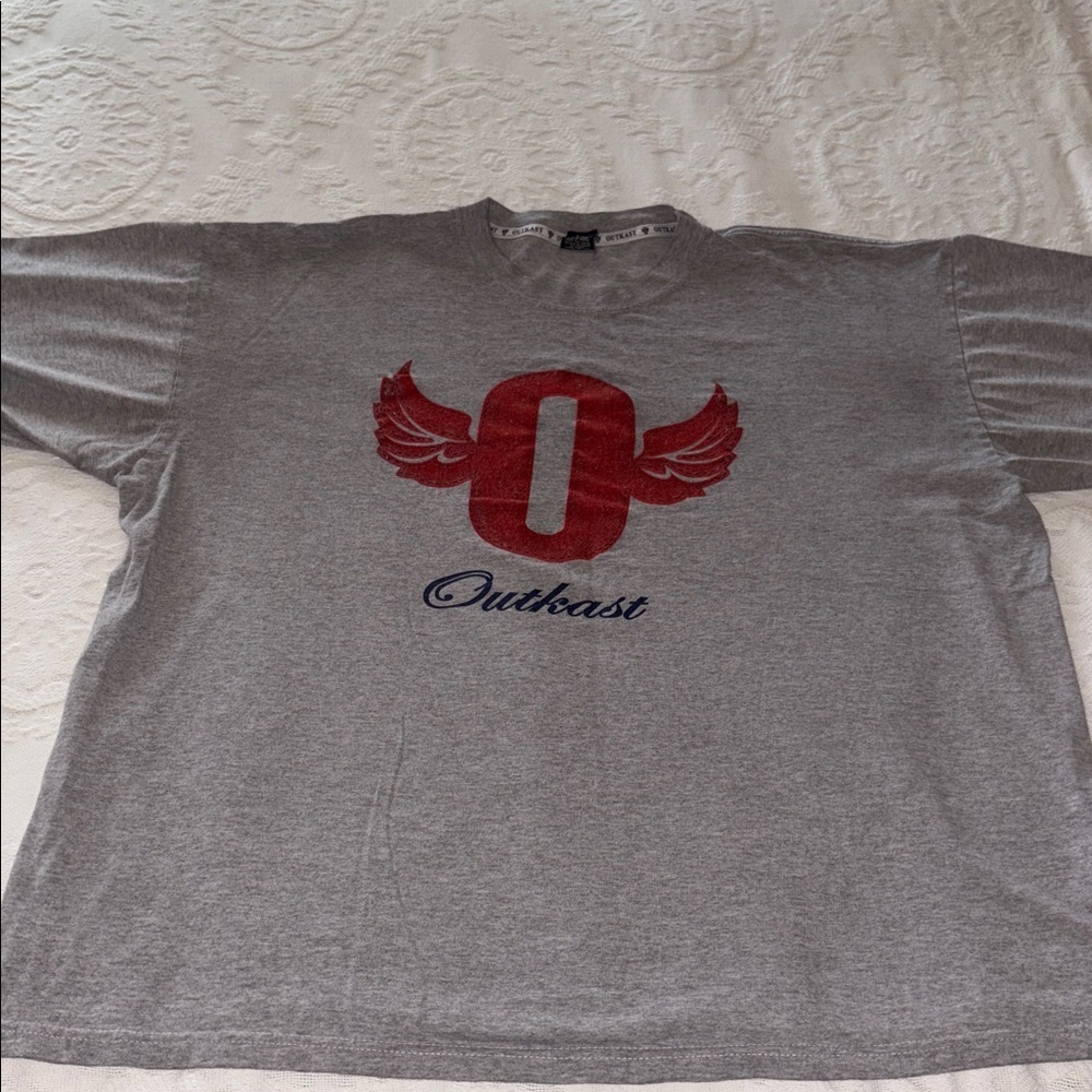 Vintage Gently loved Gray Outkast Graphic T-Shirt